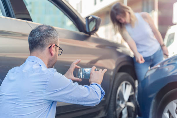 Professional Full Coverage Car Insurance technician working in Williams, CA